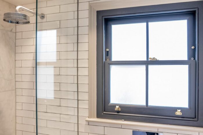 Sash-Window-in-bathroom-with-Frosted-Glass-1024x683